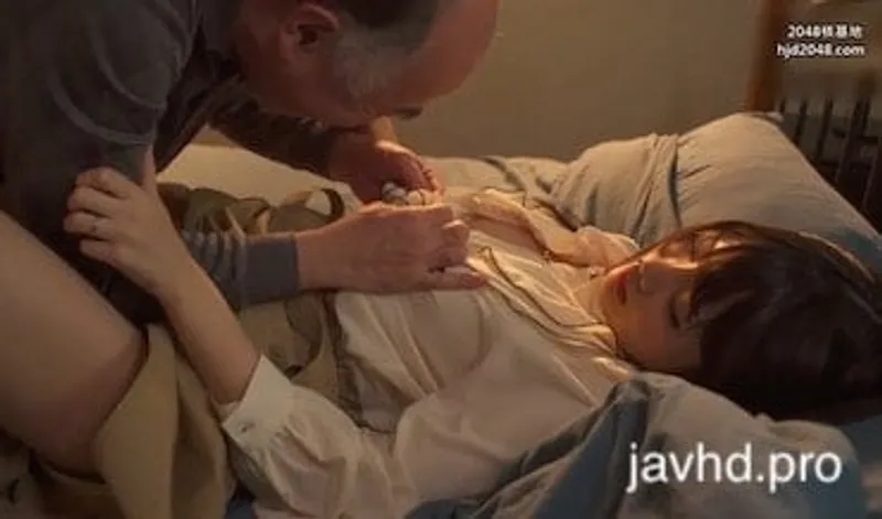 Chồng yêu đi vắng bà xã bị lão già nhà sát bên hiếp suzu harumiya